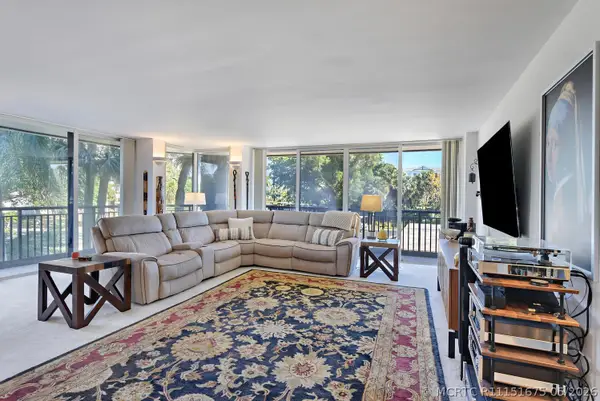 2427 Presidential Way #204, West Palm Beach, FL 33401