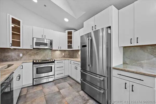 11 Dorchester Circle, Palm Beach Gardens, FL 33418