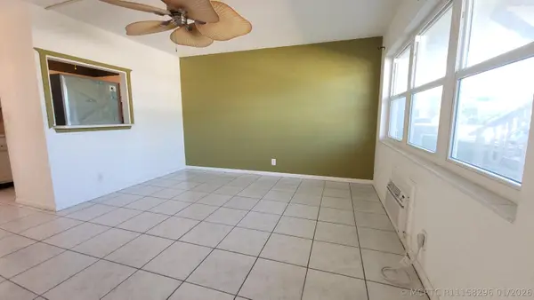 23 Kingswood B, West Palm Beach, FL 33417