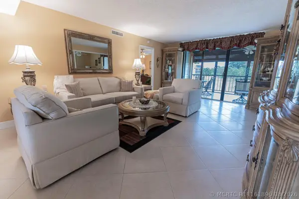 5390 Woodland Lakes Drive #201, Palm Beach Gardens, FL 33418