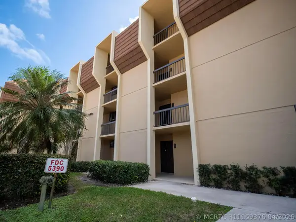 5390 Woodland Lakes Drive #104, Palm Beach Gardens, FL 33418