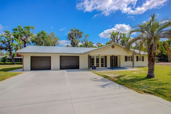 138 Hicks Ave, Crescent City, FL 32112