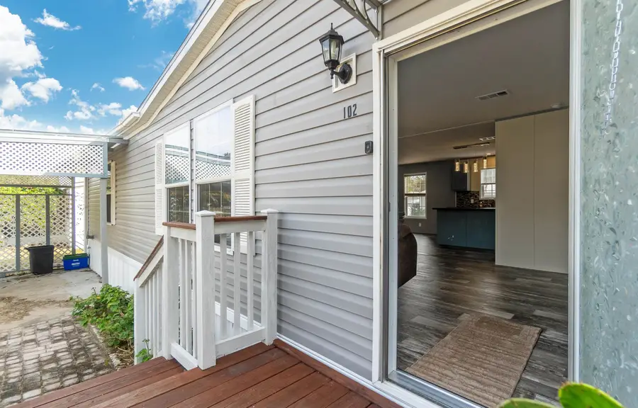 102 Pine Lake Dr, Satsuma, FL 32189 - #2