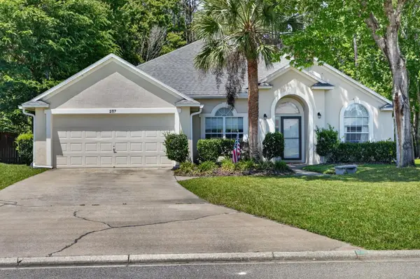 257 Johns Glen Dr, St Johns, FL 32259