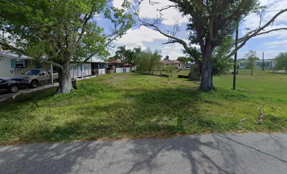 179 Sportsman Dr, Welaka, FL 32193 - #1