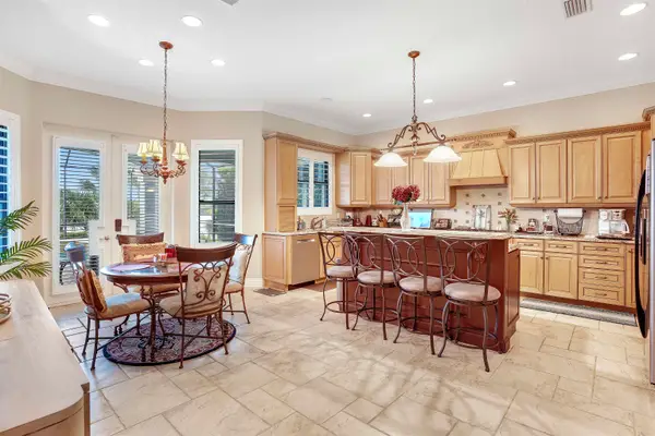 28 Emerald Lake Dr, Palm Coast, FL 32137