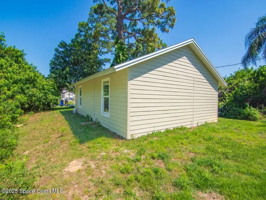 1325 17th Court Sw, Vero Beach, FL 32962 - #3