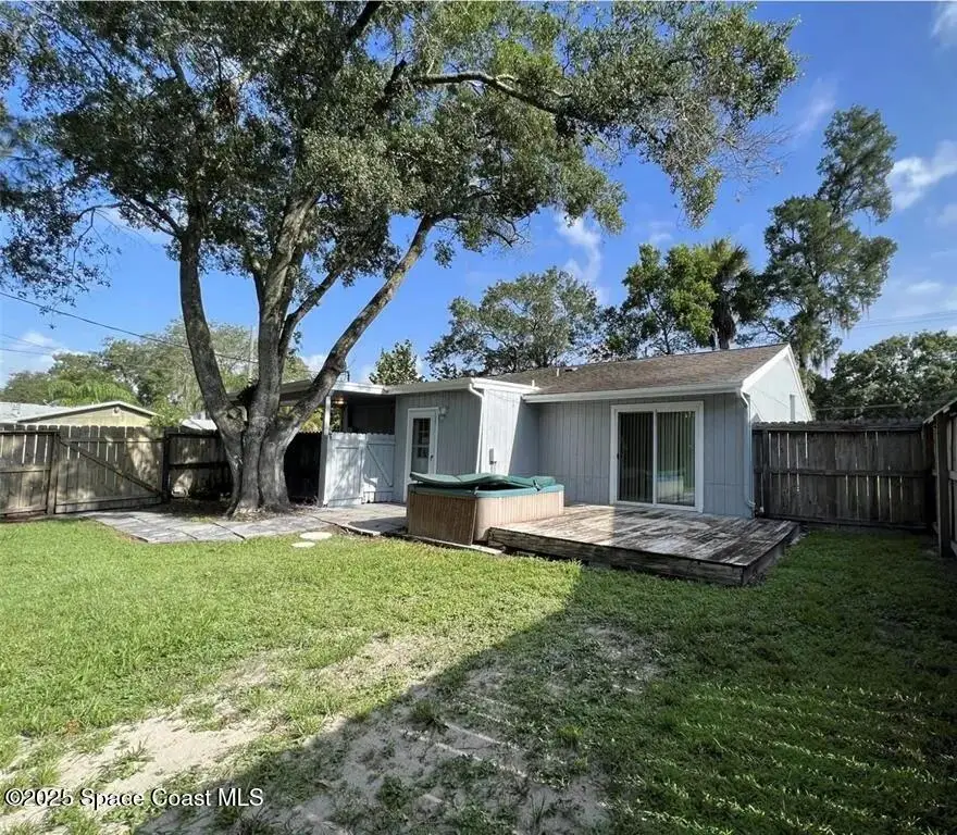 5001 E Whiteway Drive, Tampa, FL 33617 - Image #2