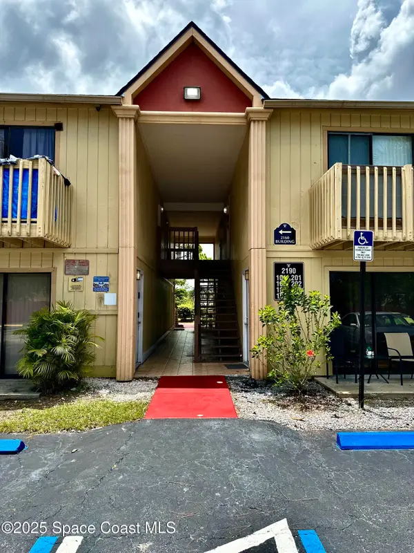 2190 Forest Knoll Drive Ne #90-202, Palm Bay, FL 32905