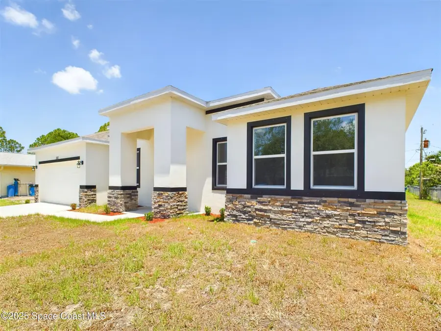 692 Mistletoe Street Sw, Palm Bay, FL 32908 - Image #3