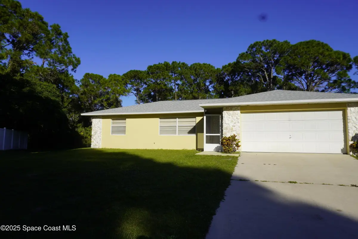 1421 Grand Court Nw, Palm Bay, FL 32907 - Image #1