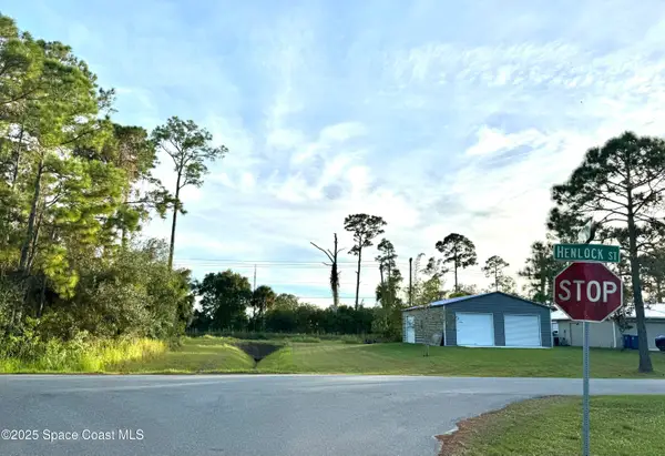 666 Henlock Street Se, Palm Bay, FL 32909