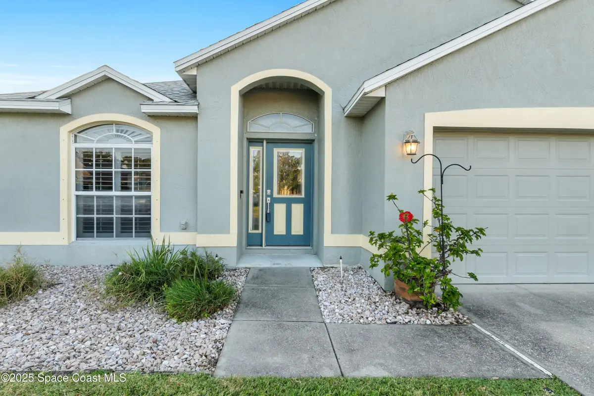 595 Sedgewood Circle S, Melbourne, FL 32904 - Image #1