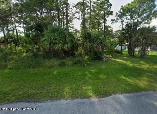 718 Daniels Avenue Sw, Palm Bay, FL 32908