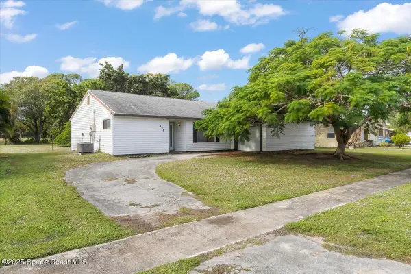 426 NE Solida Circle, Port St. Lucie, FL 34983