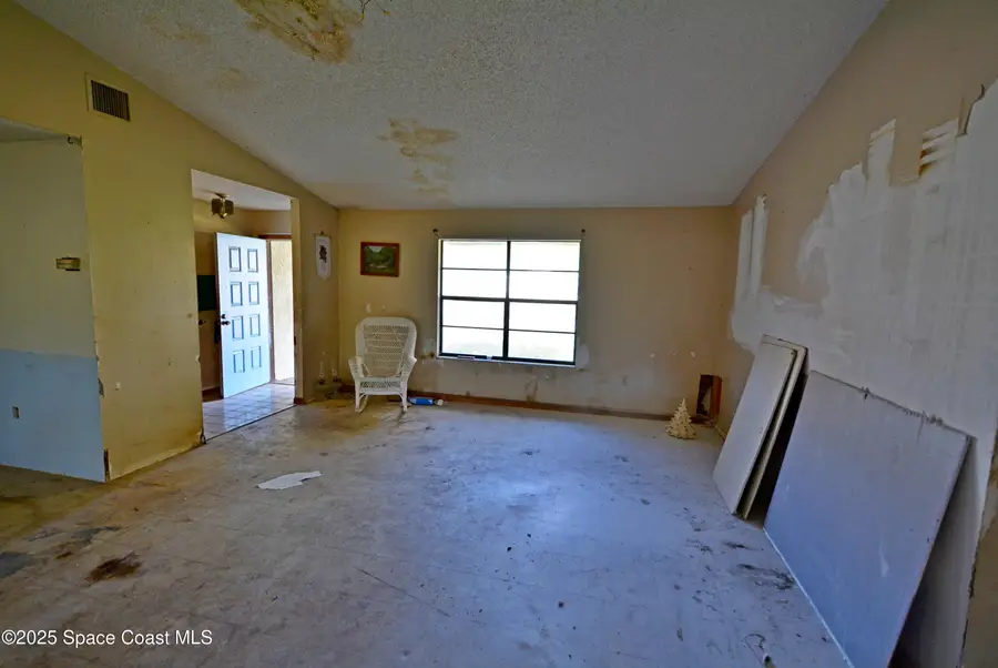 1374 Pakenham Street Nw, Palm Bay, FL 32907 - Image #3