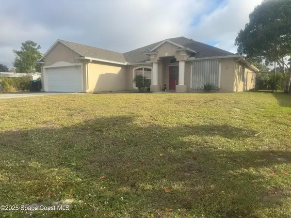 561 Borraclough Avenue Nw, Grant, FL 32949