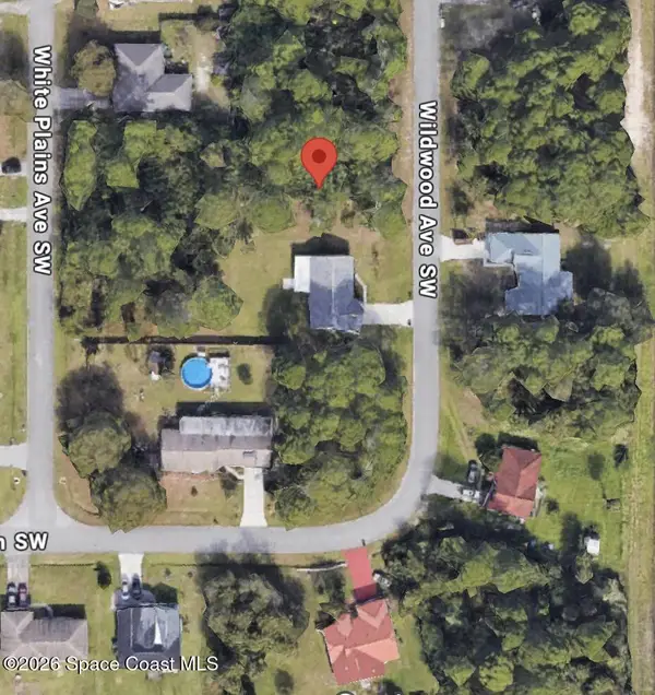 582 Wildwood Avenue Sw, Palm Bay, FL 32908