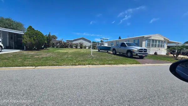 855 Hawthorn Circle, Barefoot Bay, FL 32976