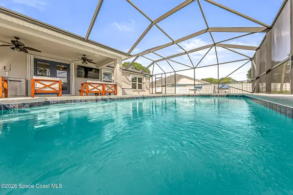 210 Pelican Drive Ne, Palm Bay, FL 32907