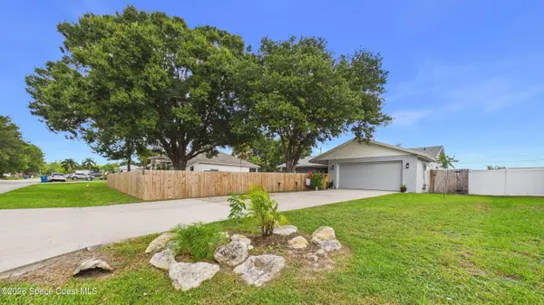 667 Antigua Street Ne, Palm Bay, FL 32907