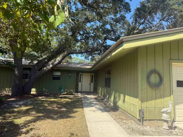 17 S Bayshore Drive, East Point, FL 32328