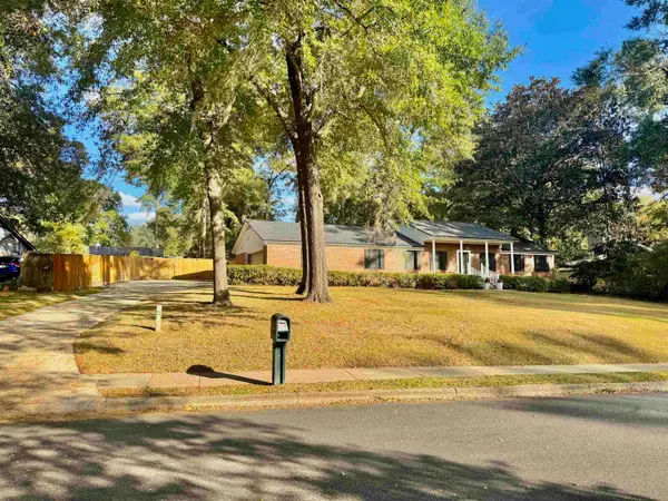 3915 Royal Oaks Drive, Tallahassee, FL 32309