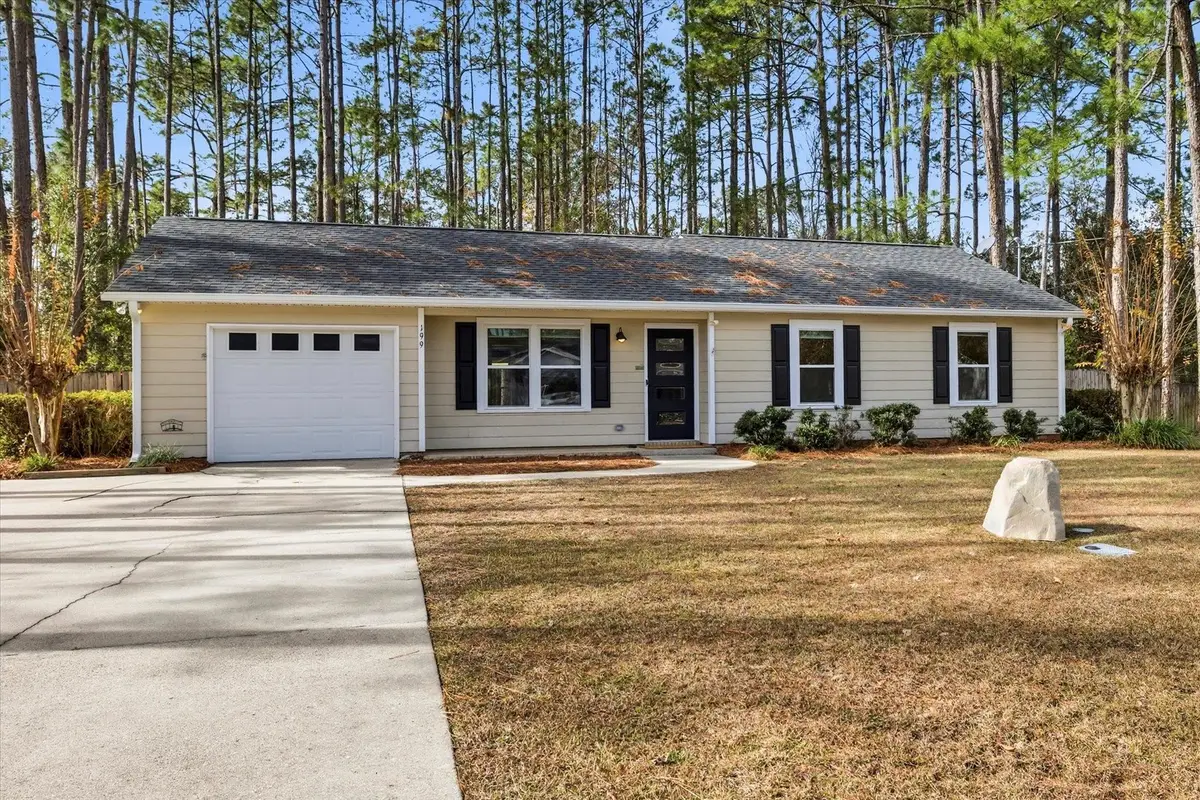 199 Fox Run Circle, Crawfordville, FL 32327 - Image #1