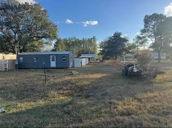 10627 NW Azalea Street, Bristol, FL 32321