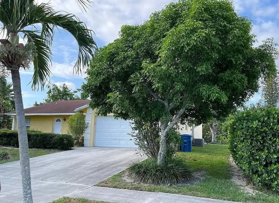 160 Martin Circle, Royal Palm Beach, FL 33411 - Image #2