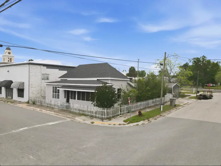 133 SW Monroe Avenue, Mayo, FL 32066 - #3