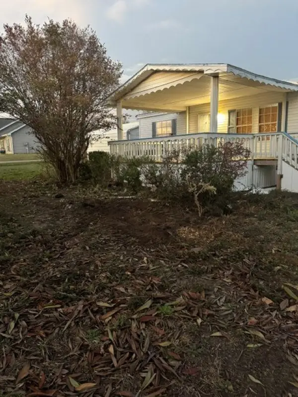 2128 Shadow Bay Drive, Grand Ridge, FL 32442