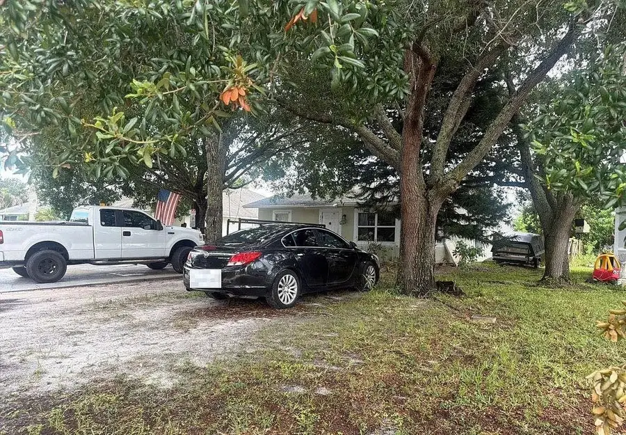 425 SW 13th Place, Florida Ridge, FL 32962 - #2