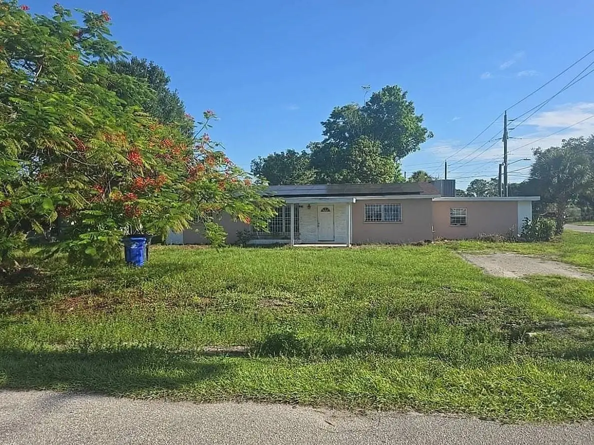 321 Louise Avenue, Fort Myers, FL 33916 - #1