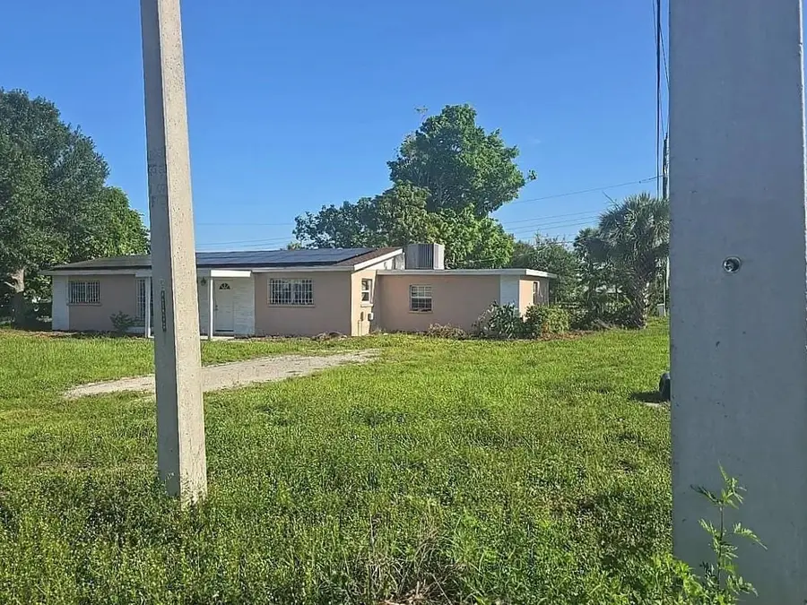 321 Louise Avenue, Fort Myers, FL 33916 - #2