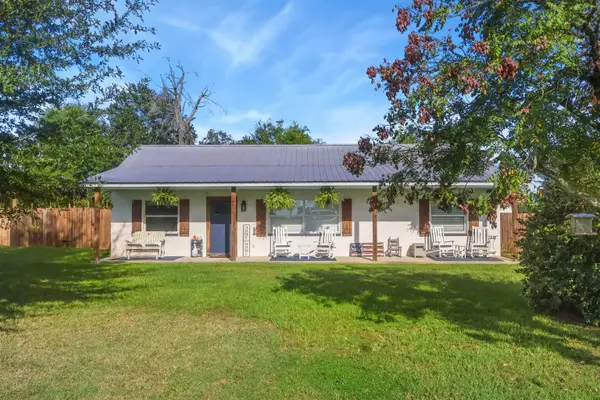 2122 Buckhead Drive, Grand Ridge, FL 32442