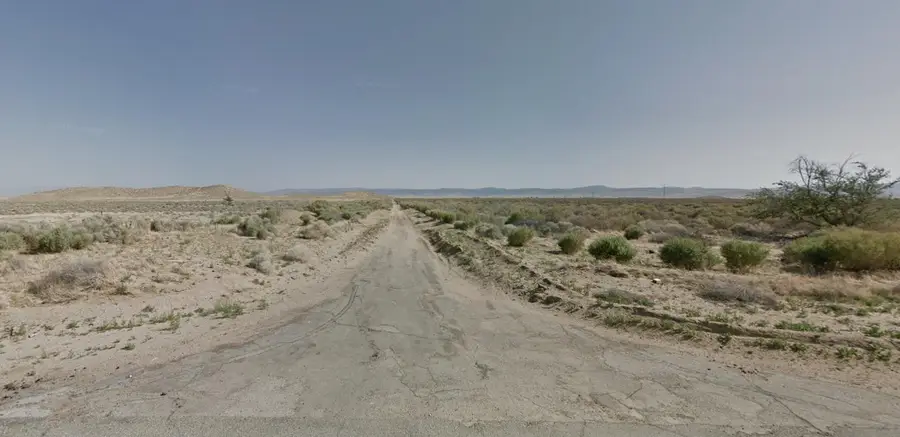 9800 W Noble Lake Dr, North Antelope Valley, CA 93536 - #2