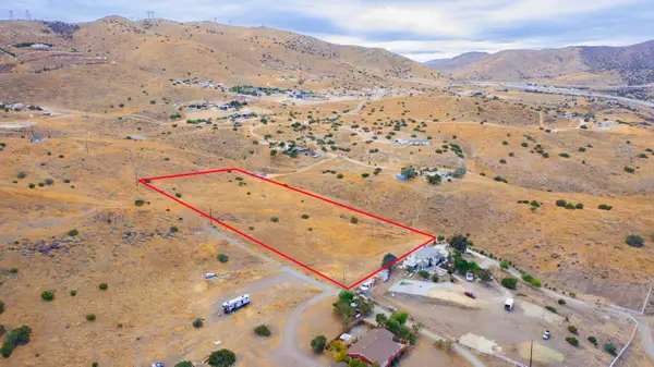 1 Rushing Creek Trail, Palmdale, CA 93550