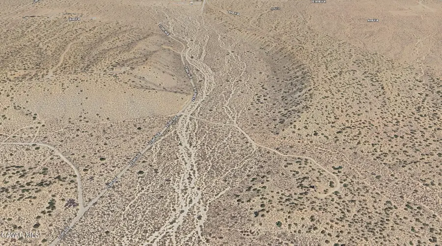 213th St E, Llano, CA 93544 - #2