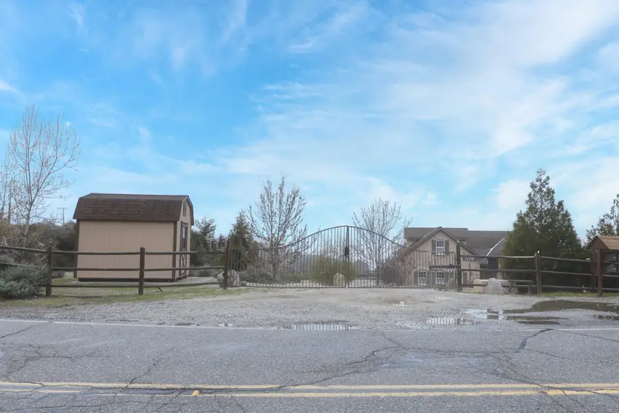 24281 Jacaranda Drive, Tehachapi, CA 93561 - Image #2