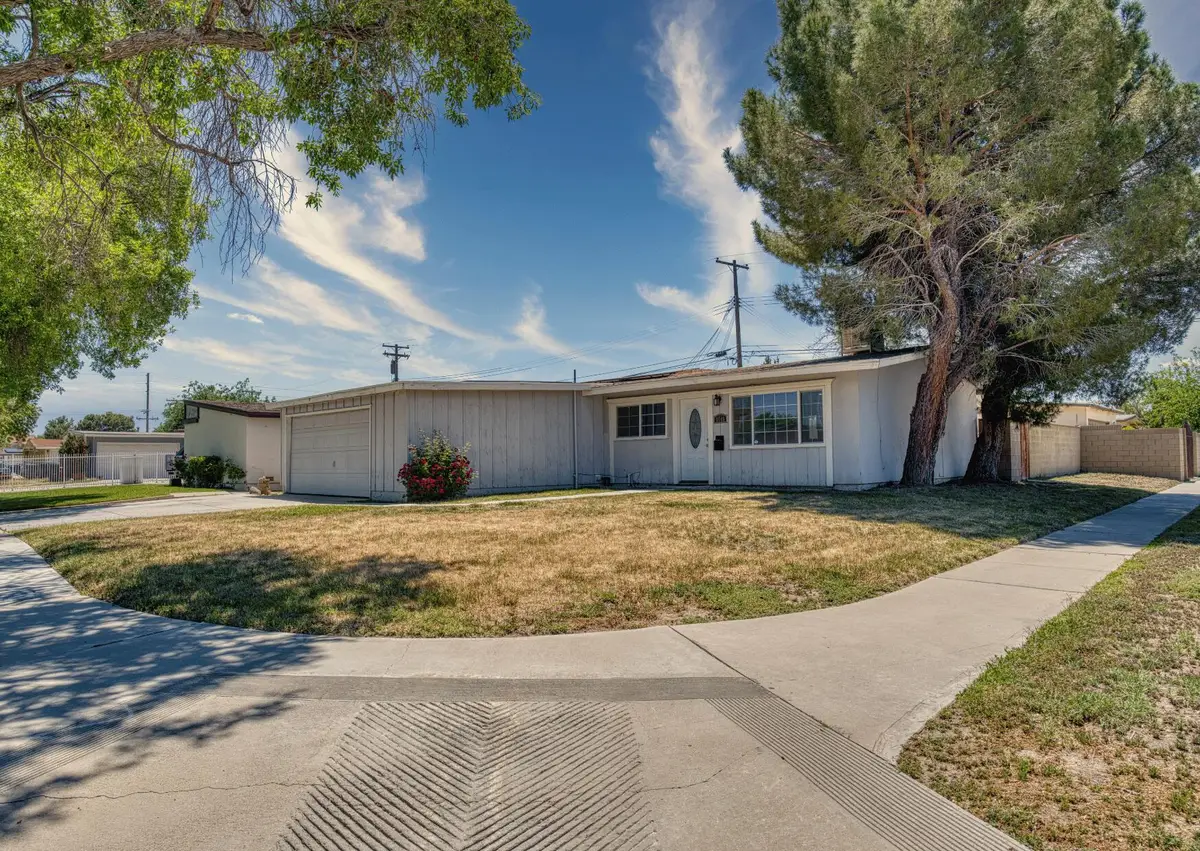1046 W Ave H-6, Lancaster, CA 93534 - Image #1