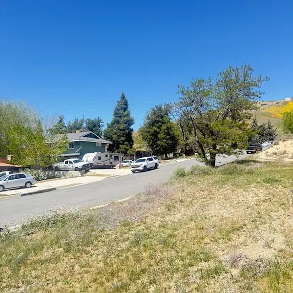 1 Johnson Road, Lake Elizabeth, CA 93532