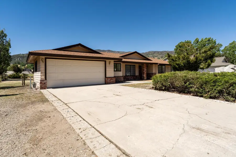 23871 Pebble Beach Lane, Tehachapi, CA 93561 - Image #2