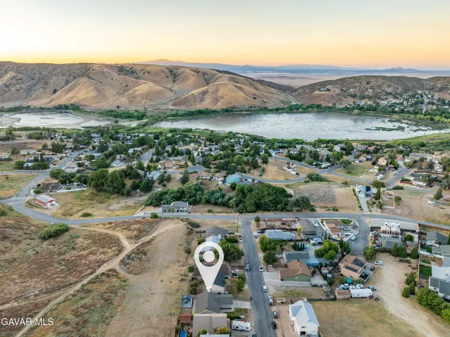 42635 Pinecliff Drive, Lake Hughes, CA 93532 - Image #2