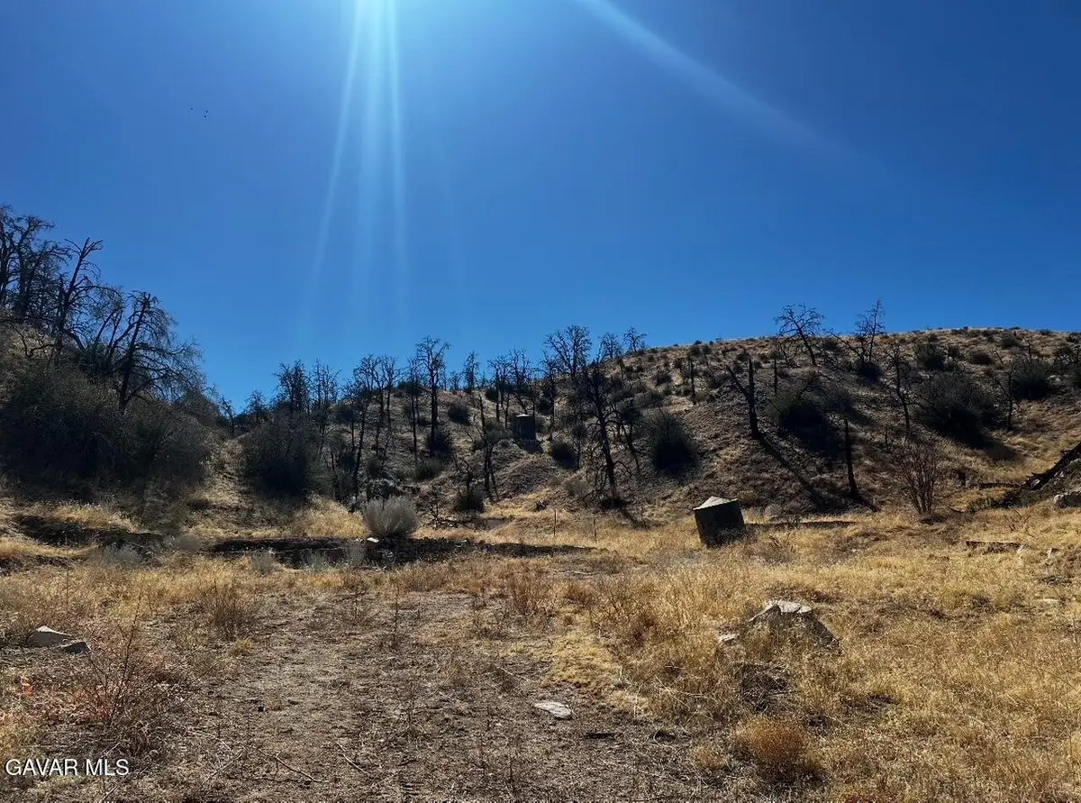 E Vic 195 Street #Ste 2, Llano, CA 93544 - Image #1