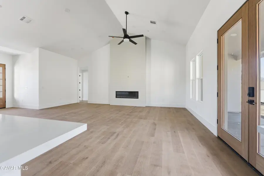 24401 Oaktree Court, Tehachapi, CA 93561 - Image #3