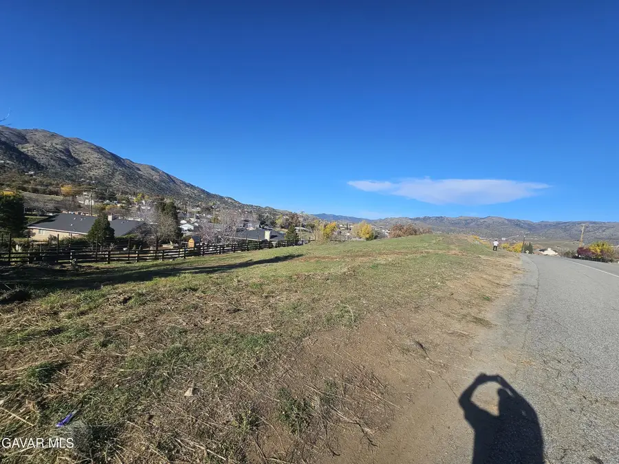 20916 Hacienda Drive, Tehachapi, CA 93561 - Image #2