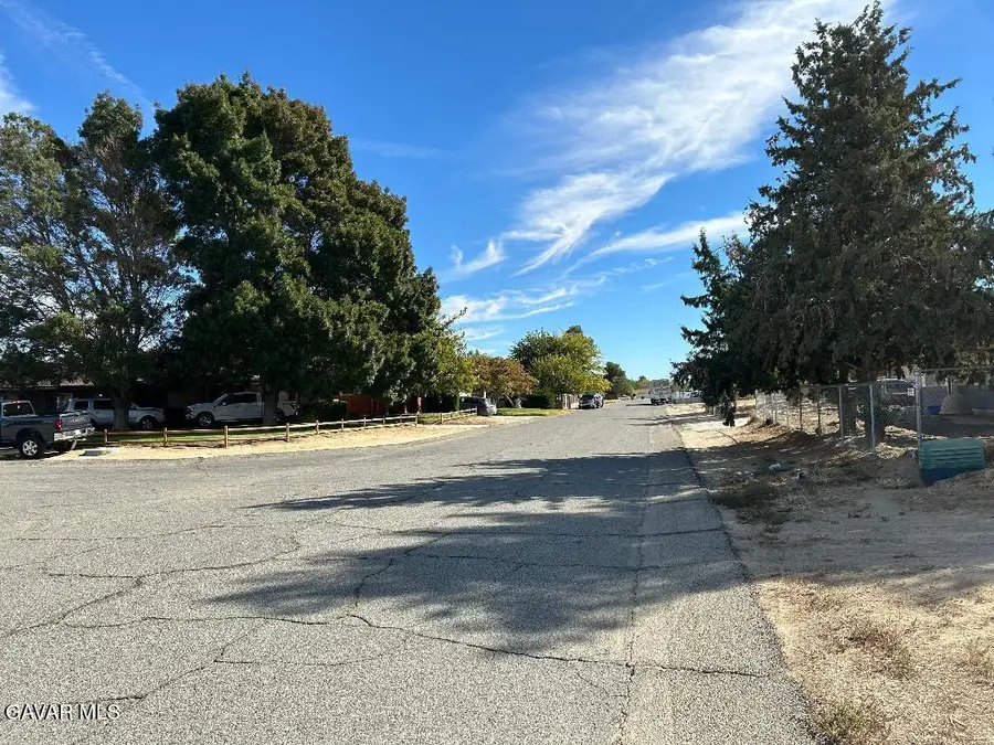 172 St E Mossdale Avenue, Lancaster, CA 93535 - Image #3