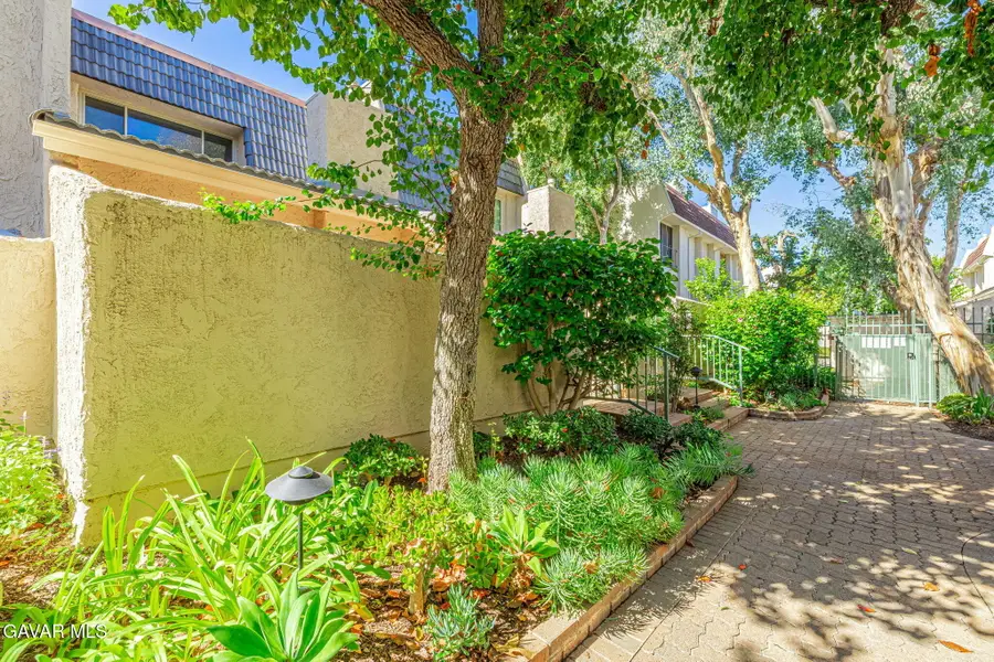 22239 Erwin Street, Woodland Hills, CA 91367 - Image #3