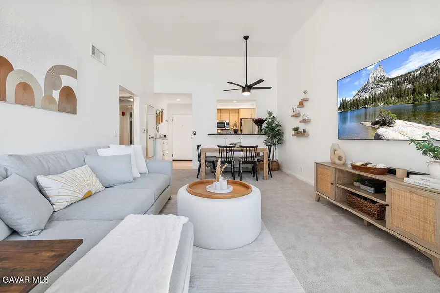 7826 Topanga Canyon Boulevard #301, Canoga Park, CA 91304 - Image #2